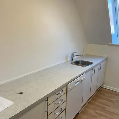 Modern Getaway - 2br In Center Apartment
